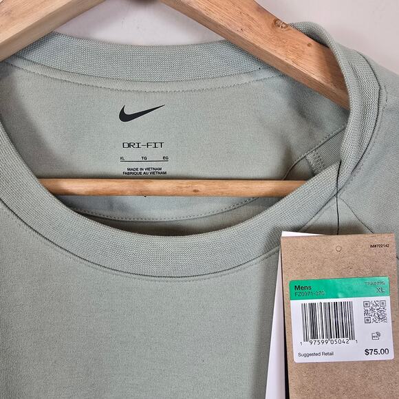 Nike Men's Size XL Dri-FIT Primary Fleece UV Crewneck Sweatshirt Jade - Picture 2 of 3